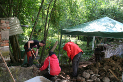 Mauer wieder aufbauen